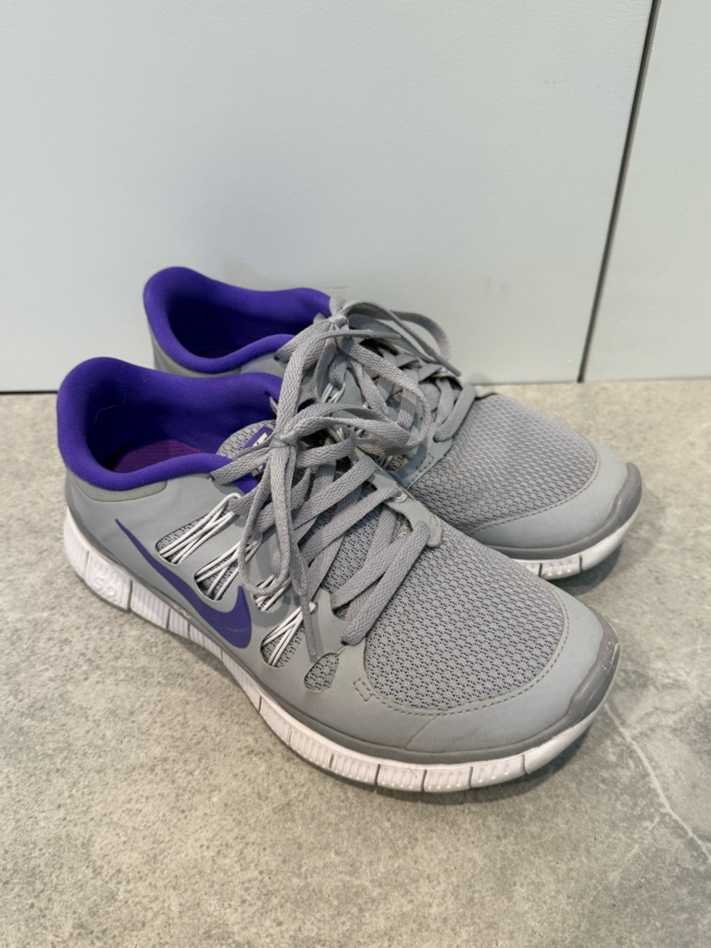 Nike Women's Gray Running Sneakers with Purple Lining